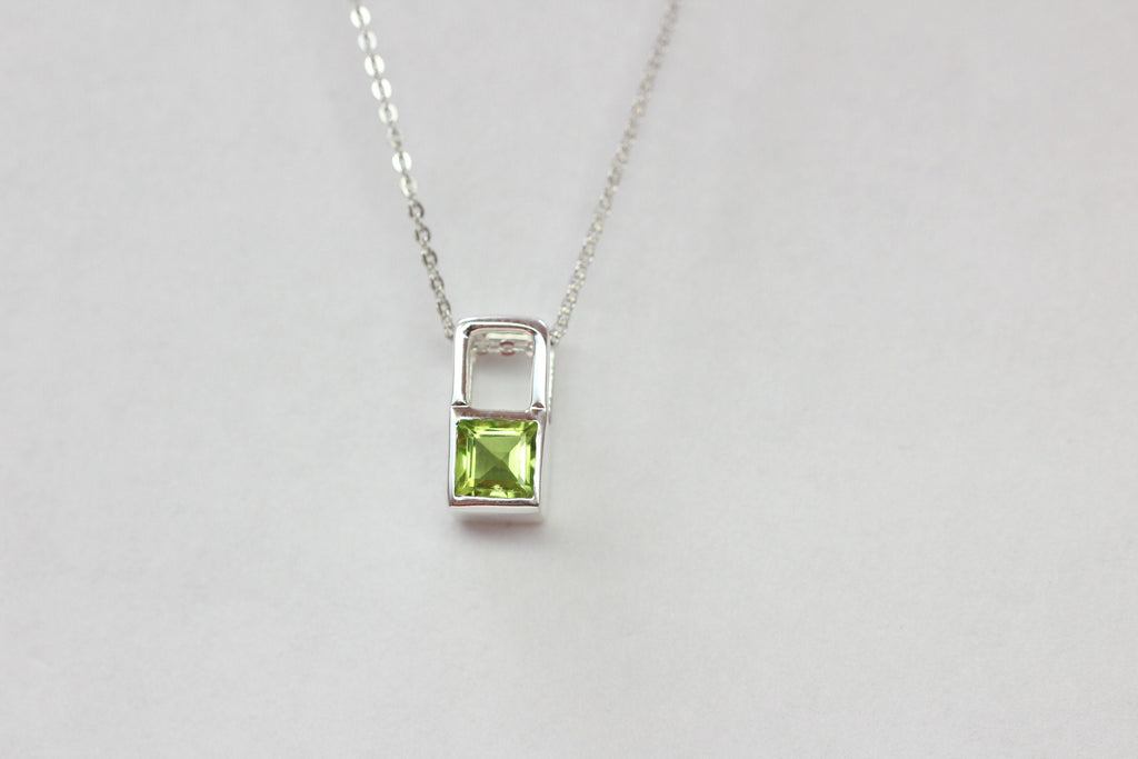 Design pur 0,6 Carat Peridot Anhanger 925 Silber Collier Kette Olivin Designschmuck