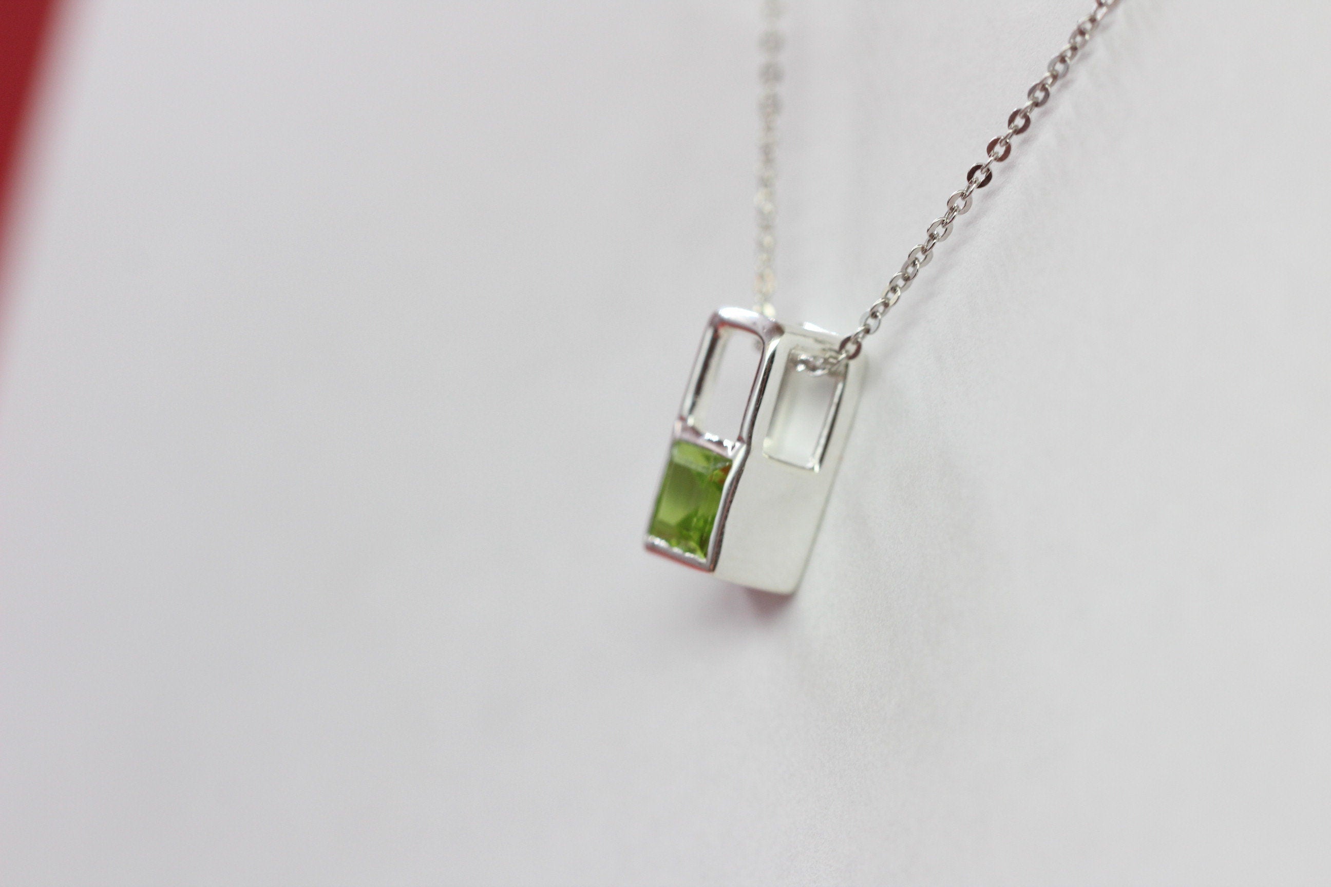 Design pur 0,6 Carat Peridot Anhanger 925 Silber Collier Kette Olivin Designschmuck
