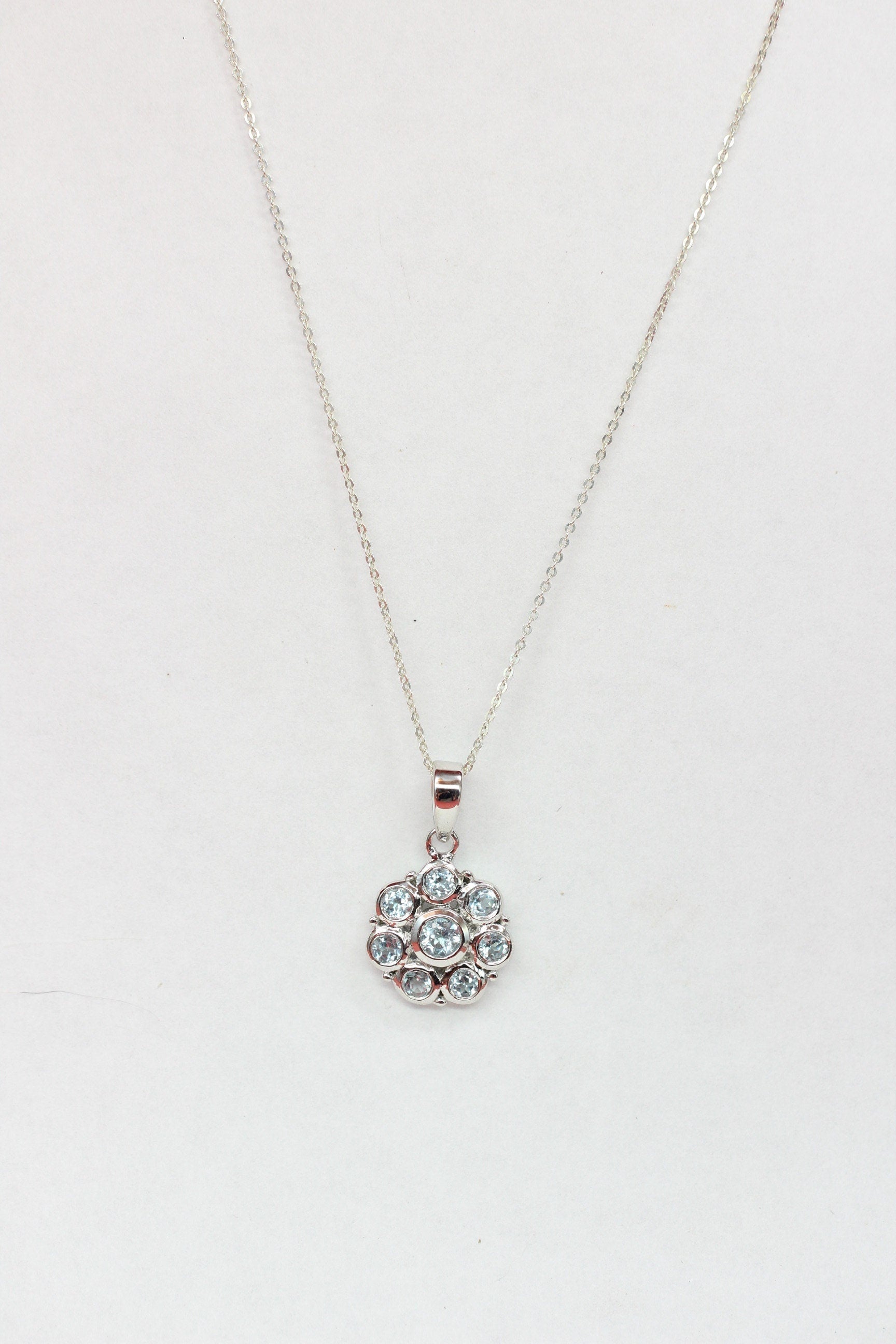 Edler 1,65 Carat Blautopas Blumen Anhanger 925 Silber Blautopas Collier Kette