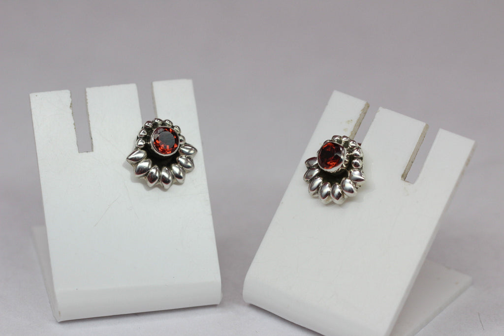 Edle 0,56 Carat Granat Ohrstecker 925 Silber blutroter Edelstein Top Edel