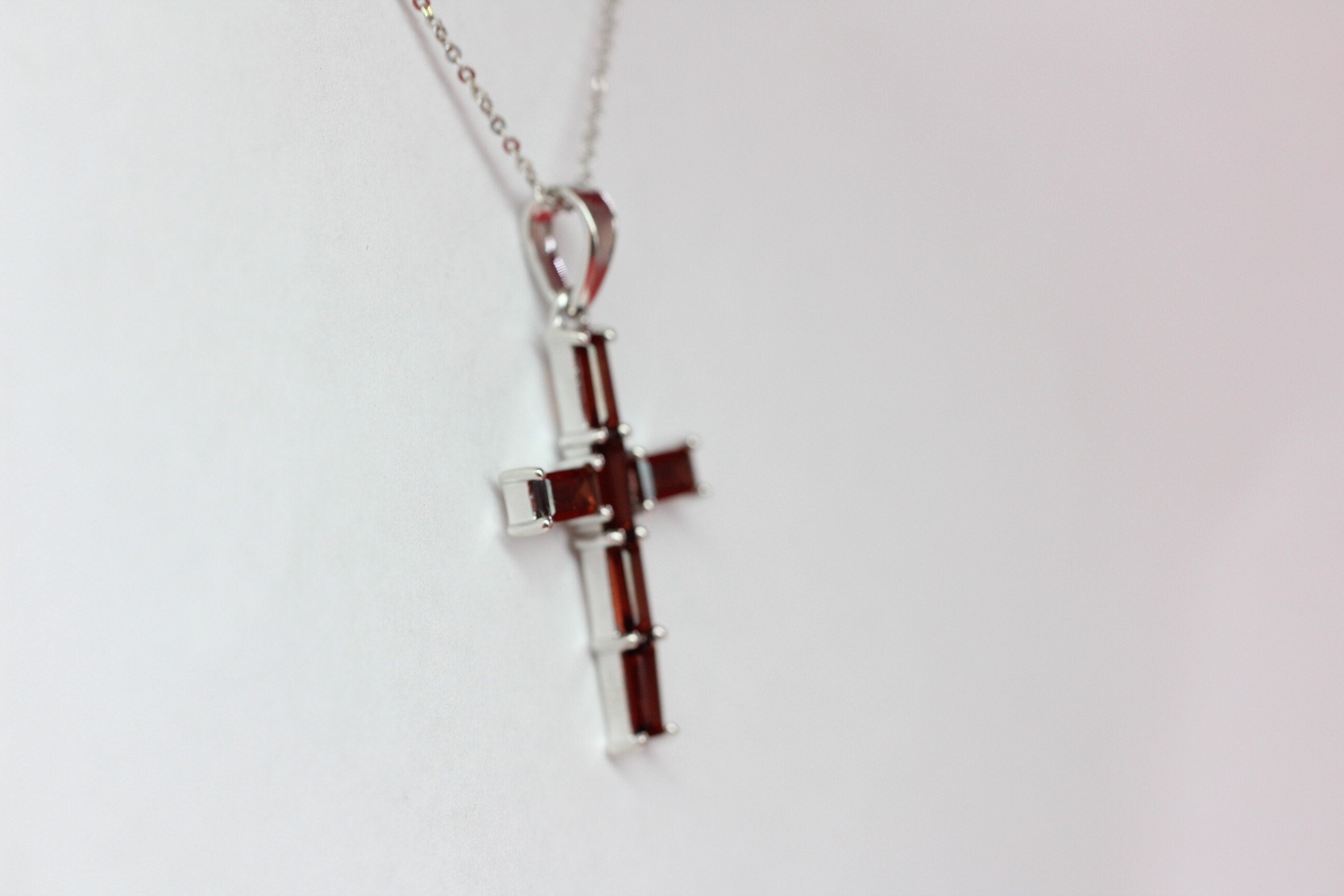 Edler 2,45 Carat Granat  Kreuz Anhanger 925 Silber Collier Kette blutroter Edelstein
