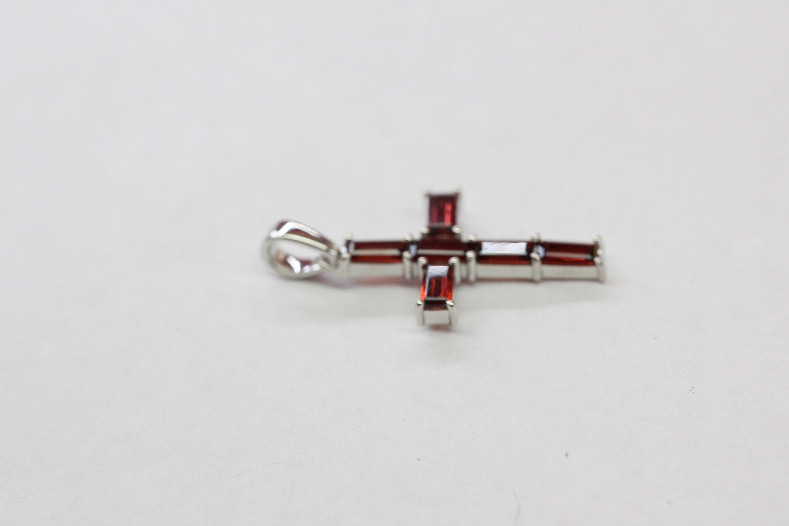 Edler 2,45 Carat Granat  Kreuz Anhanger 925 Silber Collier Kette blutroter Edelstein