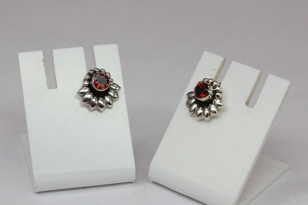 Edle 0,56 Carat Granat Ohrstecker 925 Silber blutroter Edelstein Top Edel