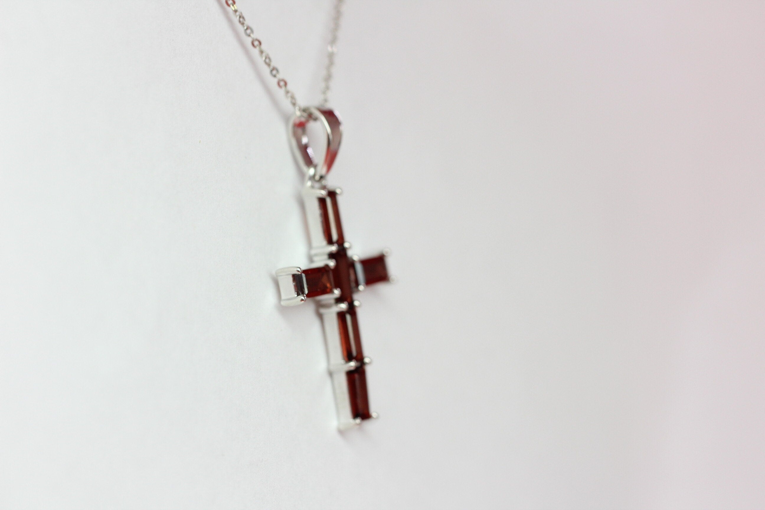 Edler 2,45 Carat Granat  Kreuz Anhanger 925 Silber Collier Kette blutroter Edelstein