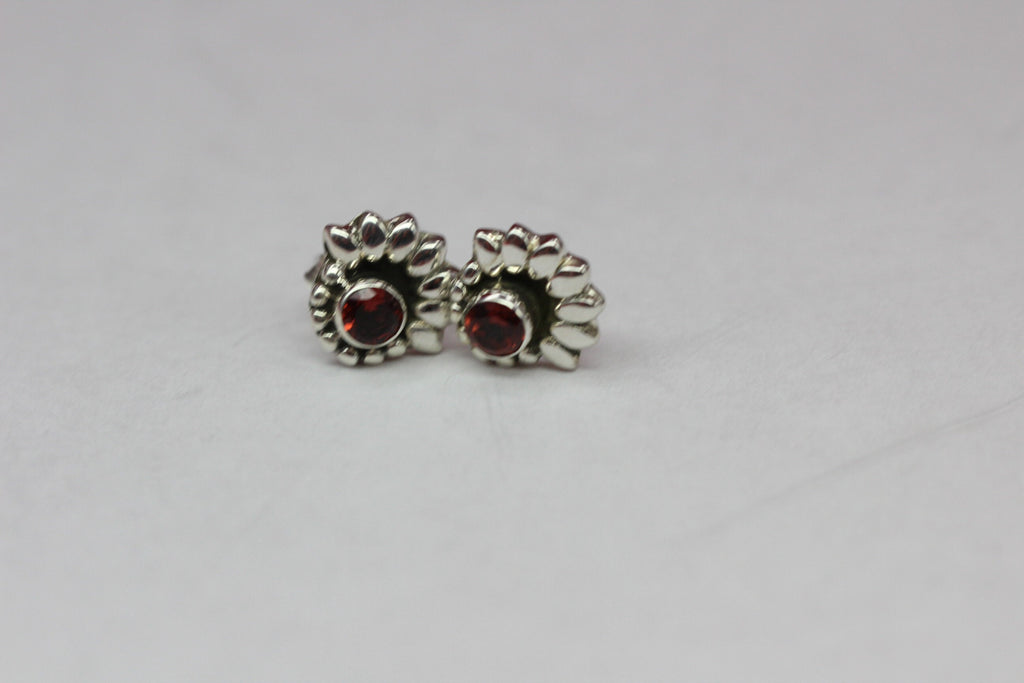 Edle 0,56 Carat Granat Ohrstecker 925 Silber blutroter Edelstein Top Edel