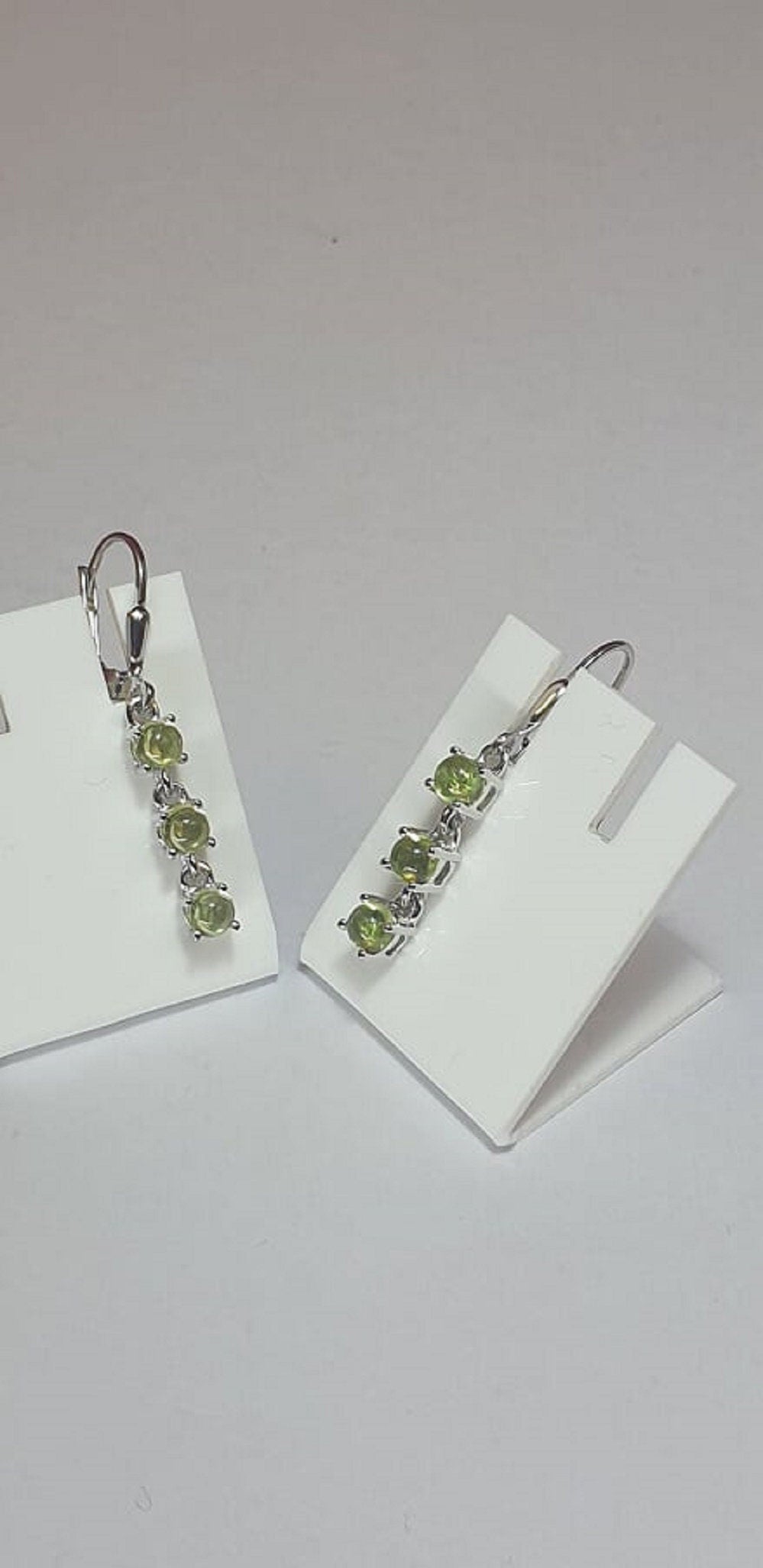 Edle 2,15 Carat leuchtende Peridot Brisur 925 Silber Ohrstecker Cabochon Schliff