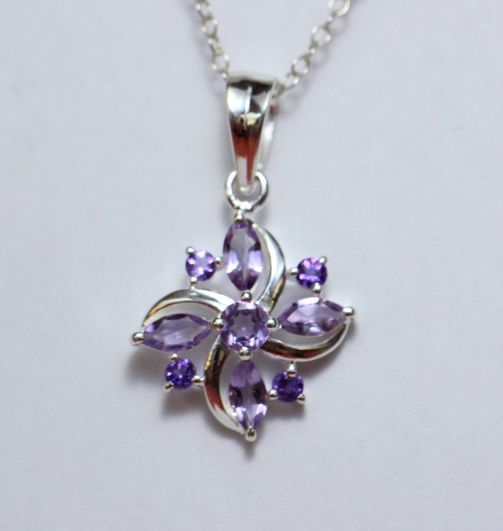 Edler 0,8 Carat Amethyst Anhanger 925 Silber Collier Kette  Anhanger violett