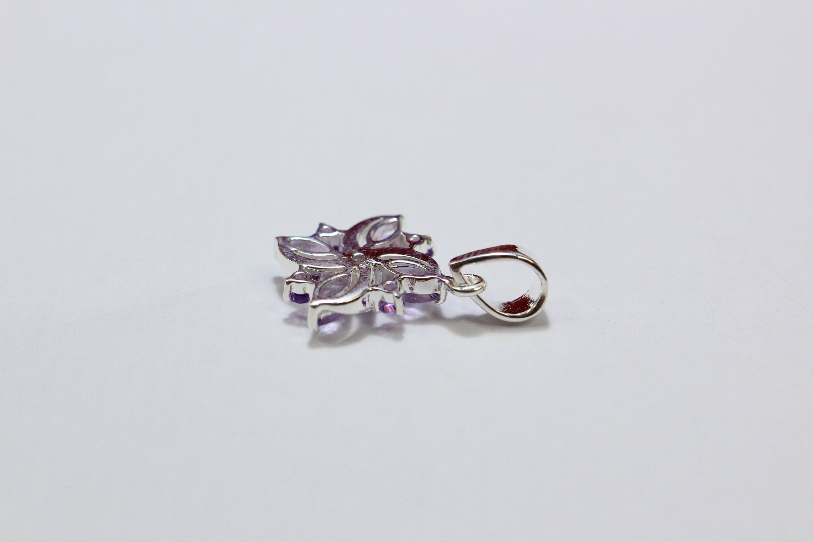 Edler 0,8 Carat Amethyst Anhanger 925 Silber Collier Kette  Anhanger violett