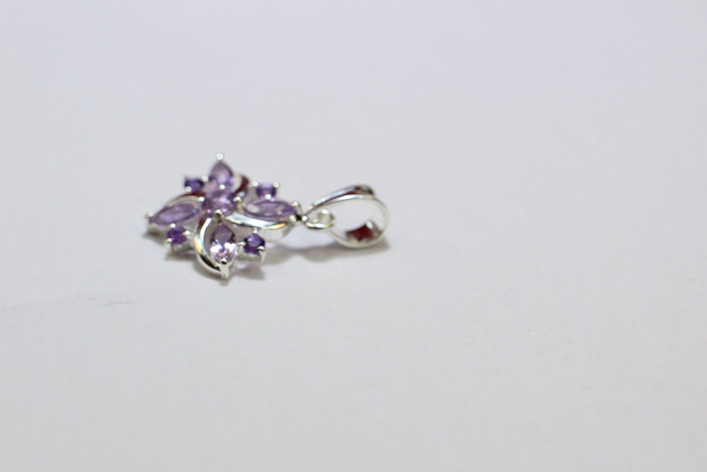 Edler 0,8 Carat Amethyst Anhanger 925 Silber Collier Kette  Anhanger violett