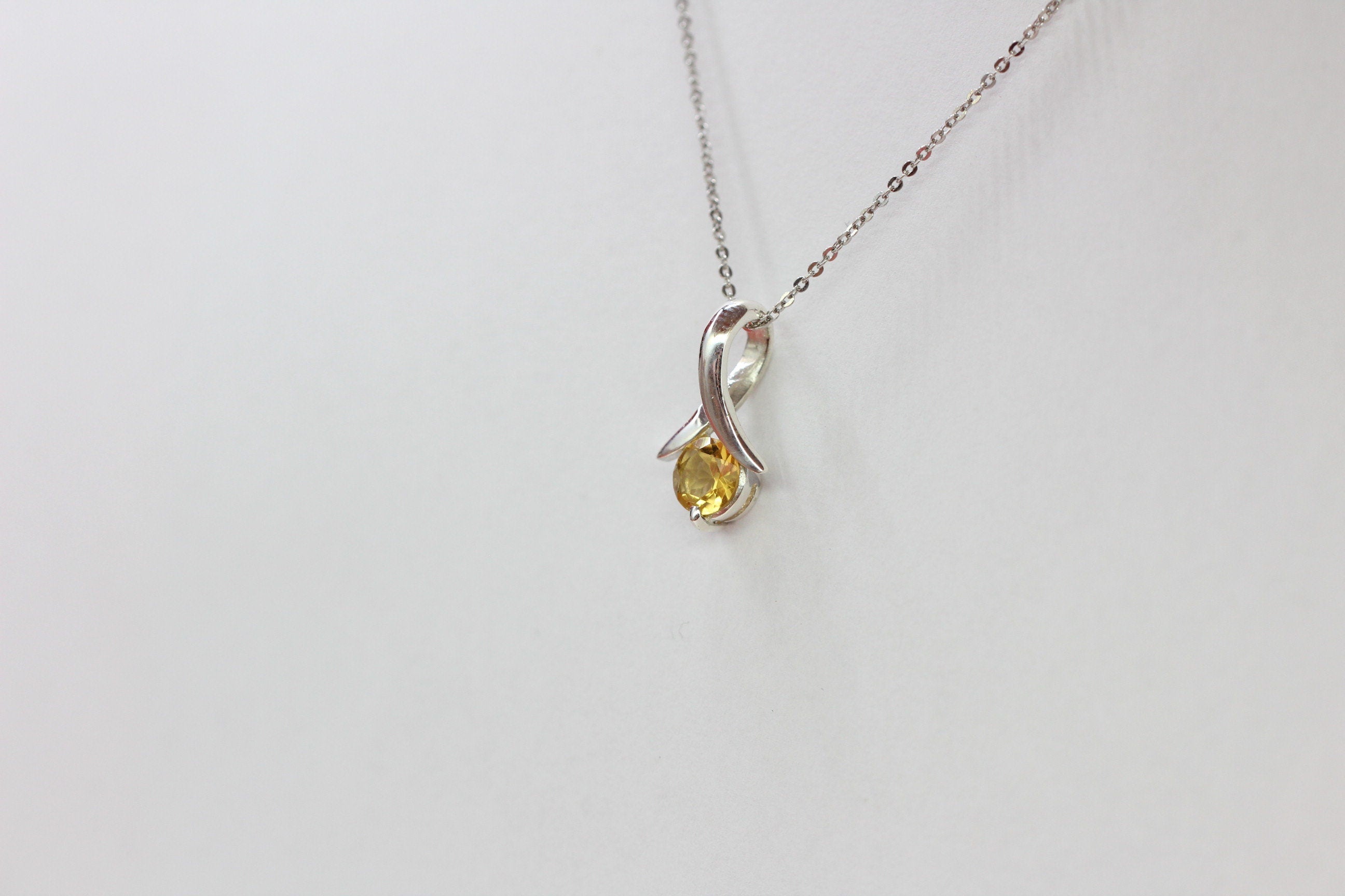 Edler 0,5 Carat Citrin Tulpen Anhanger 925 Silber Collier Kette hellgelber Edelstein