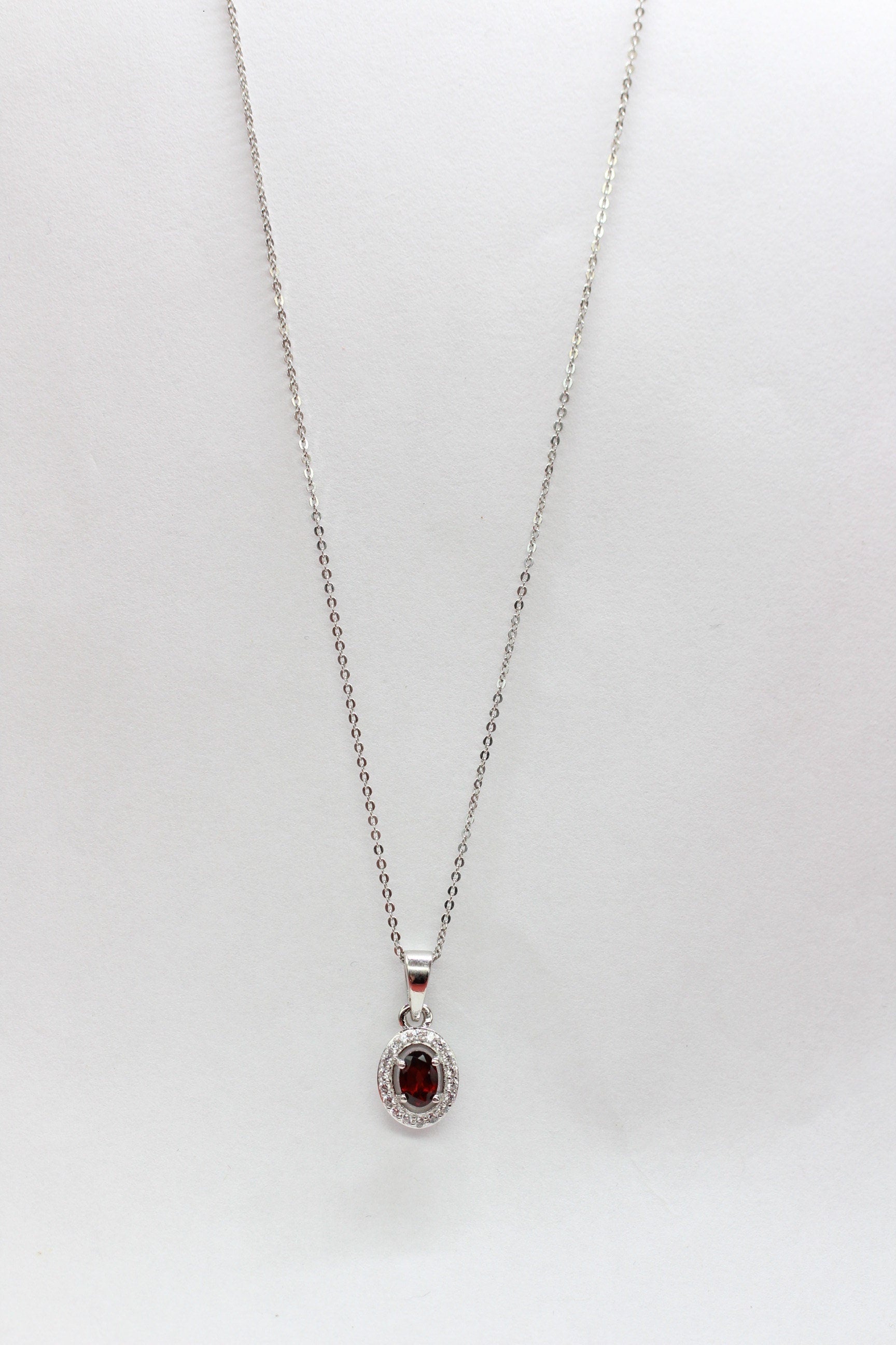 Edler 0,7 Carat Granat Annhanger 925 Silber Collier Kette Blutroter Edelstein