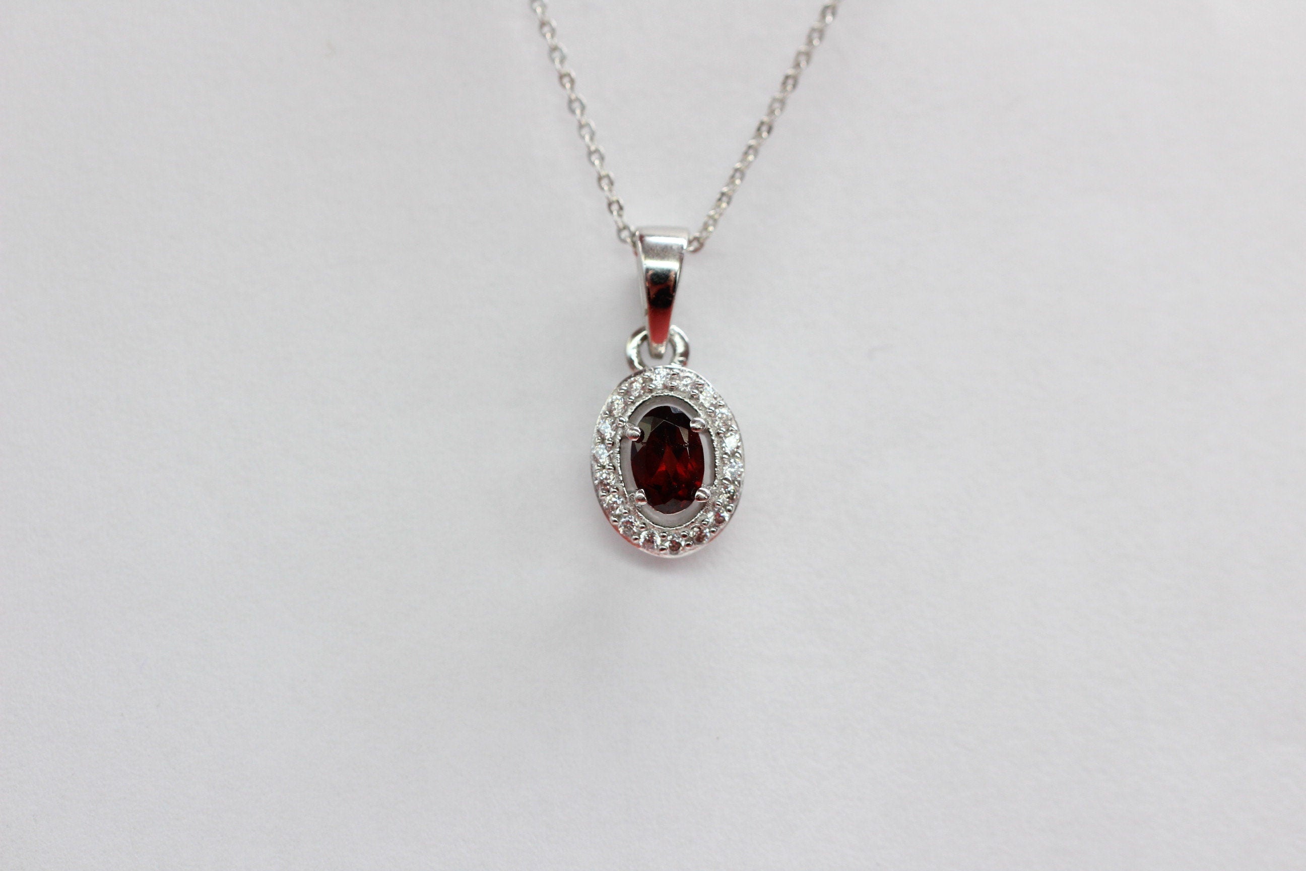 Edler 0,7 Carat Granat Annhanger 925 Silber Collier Kette Blutroter Edelstein