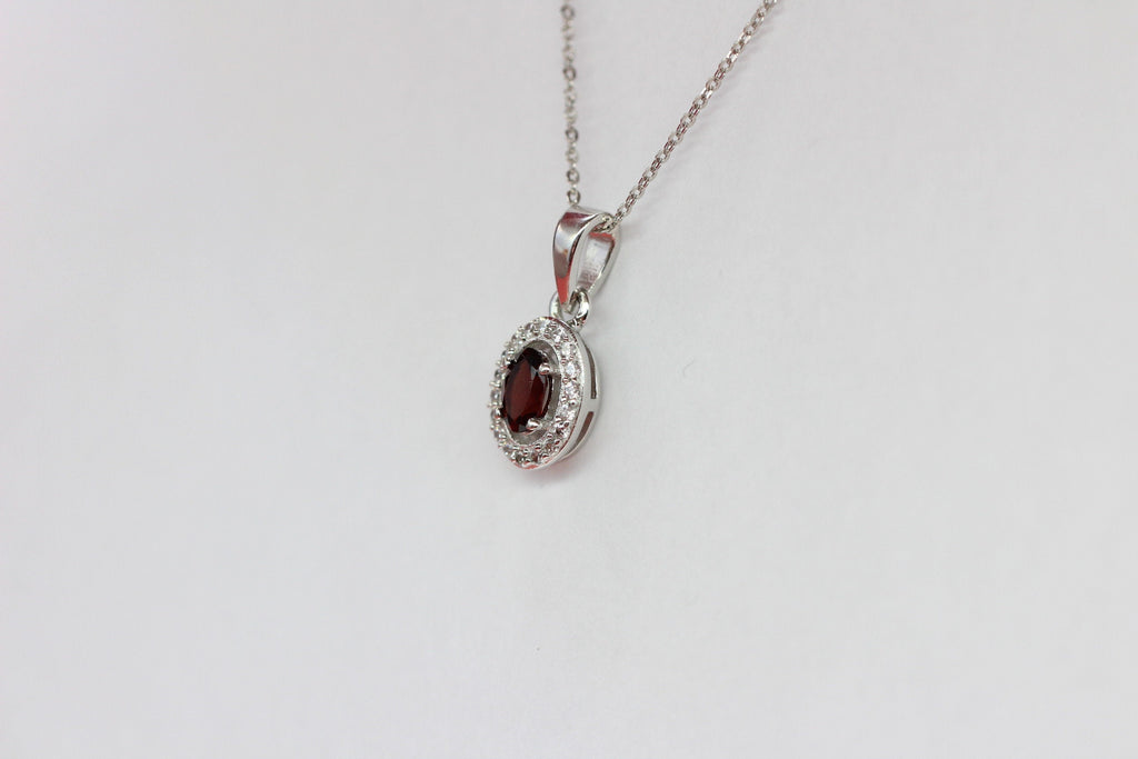 Edler 0,7 Carat Granat Annhanger 925 Silber Collier Kette Blutroter Edelstein