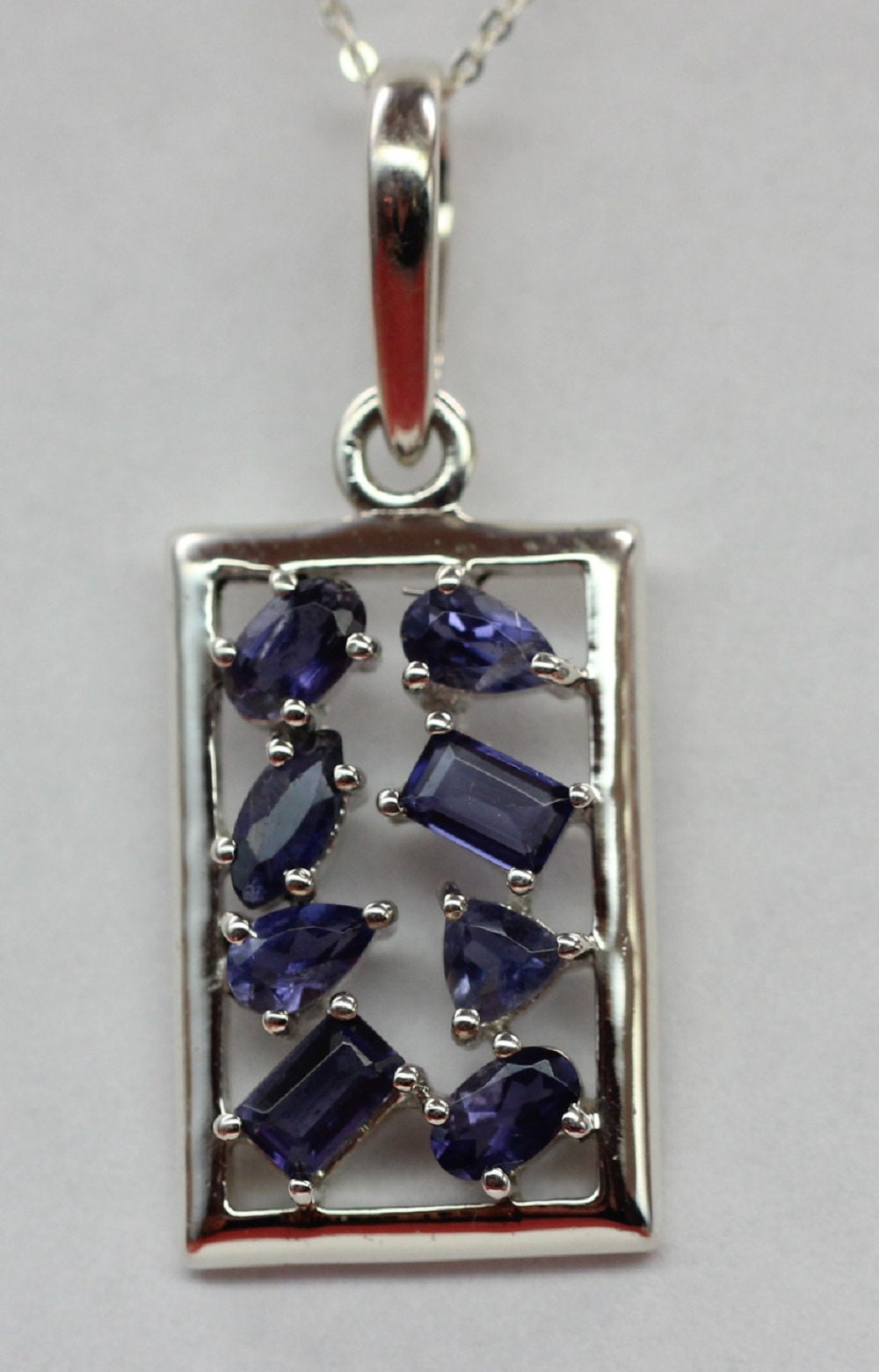 Edler 1,12 Carat Iolith Anhanger 925 Silber Collier Kette Wassersaphir Luchssaphir