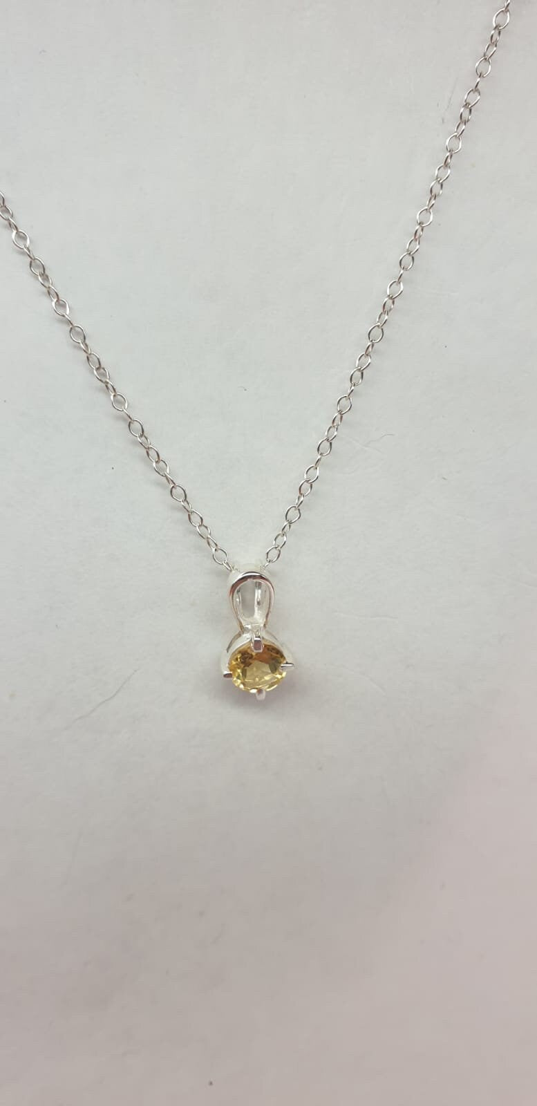 Edler 0,36 Carat Citrin Anhanger 925 Silber Collier Kette hellgelber Edelstein