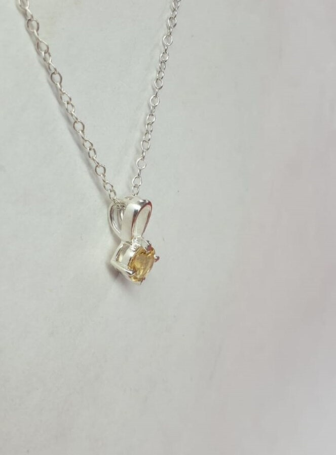 Edler 0,36 Carat Citrin Anhanger 925 Silber Collier Kette hellgelber Edelstein