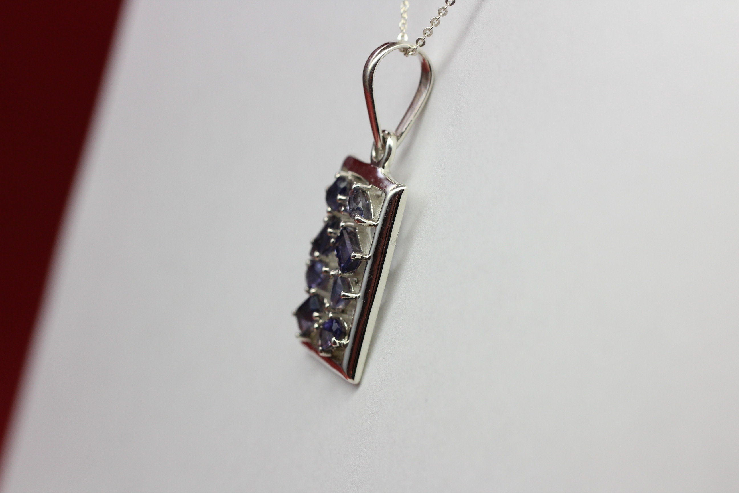 Edler 1,12 Carat Iolith Anhanger 925 Silber Collier Kette Wassersaphir Luchssaphir