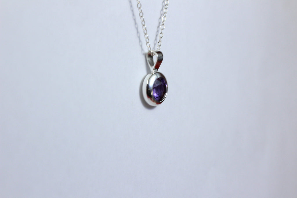 Edler 1,5 Carat Amethyst Anhanger 925 Silber Collier Kette violetter Edelstien