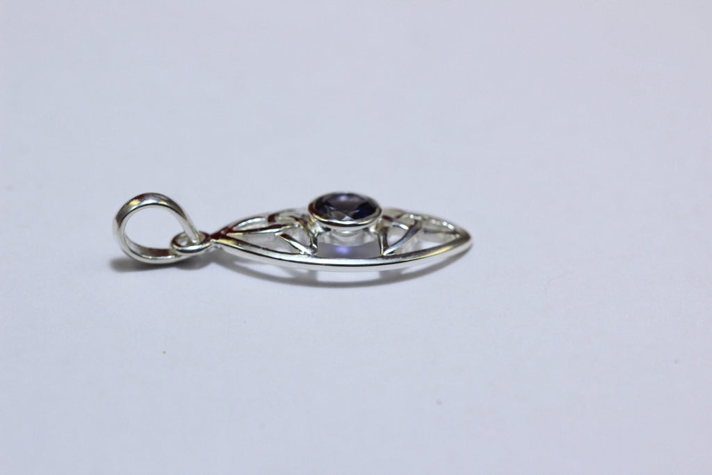 Design pur 0,9 Carat Iolitht Anhanger 925 Silber Wassersaphir Luchssaphir Top