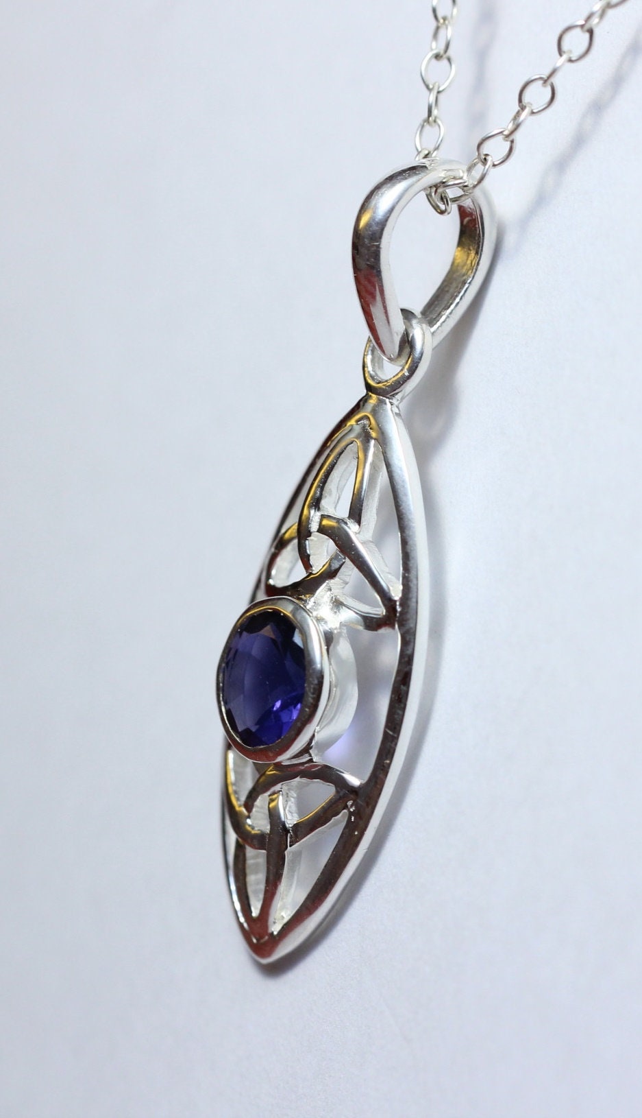 Design pur 0,9 Carat Iolitht Anhanger 925 Silber Wassersaphir Luchssaphir Top