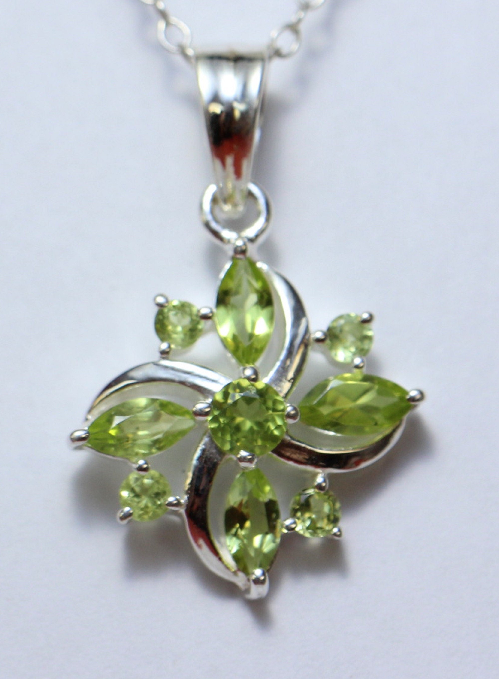 Edler 1,0 Carat Peridot Anhanger 925 Silber Collier Kette Olivin Anhanger Top