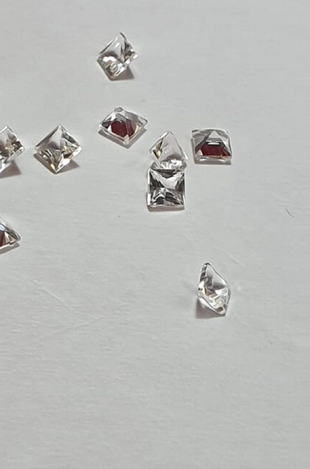 0;45 Carat Weißtopas Edelstein 4 x 4 mm in AAA Qualität  Sammlerstein zum fassen