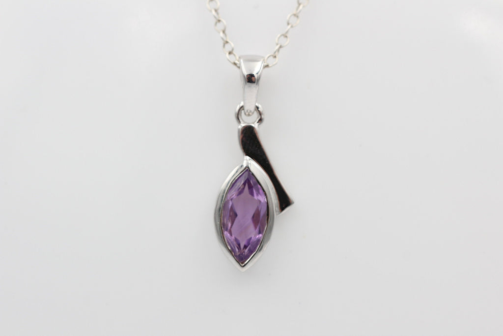 1,8 Carat brasilianischee Amethyst Anhänger 925 Silber Collier Kette Brasilien