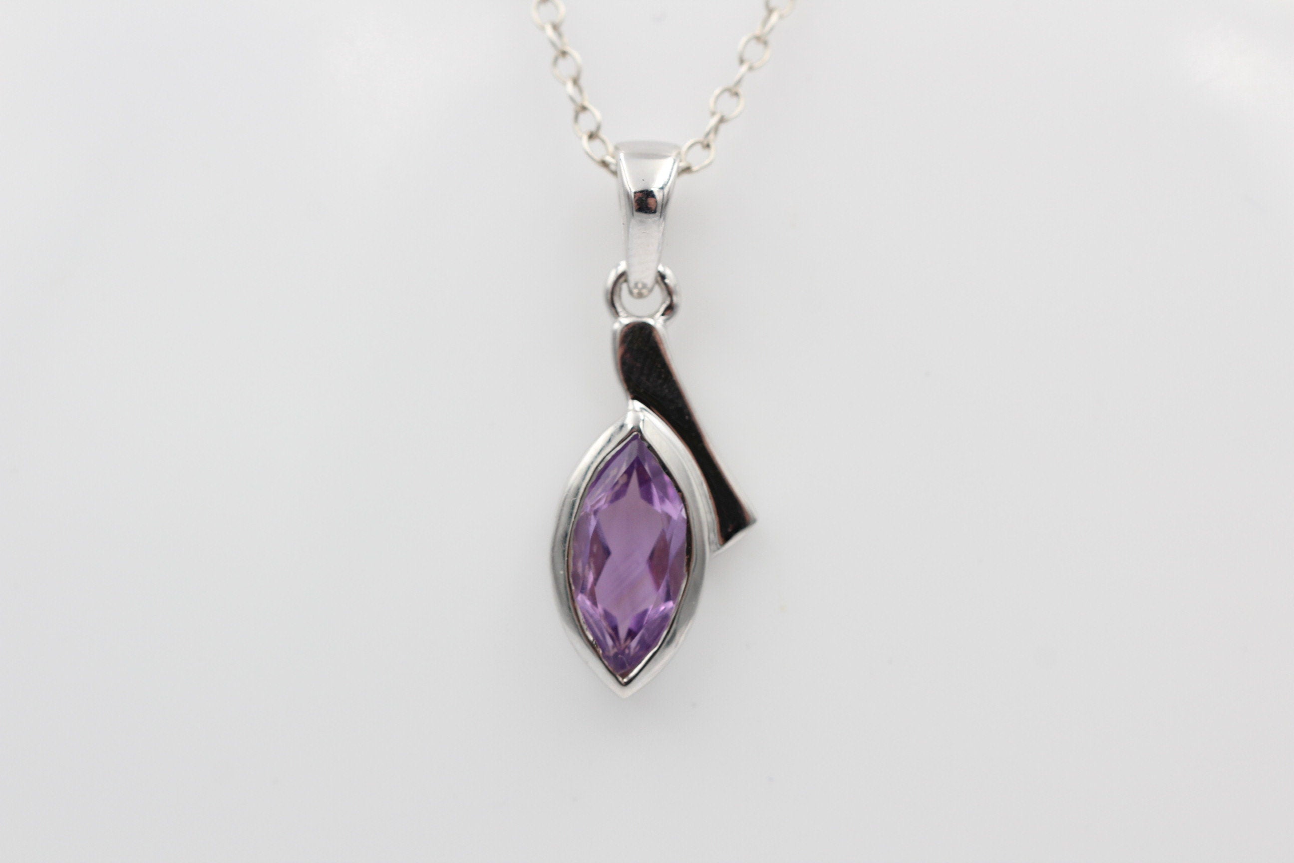 1,8 Carat brasilianischee Amethyst Anhänger 925 Silber Collier Kette Brasilien