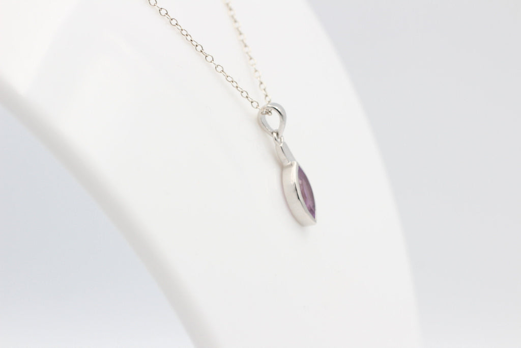 1,8 Carat brasilianischee Amethyst Anhänger 925 Silber Collier Kette Brasilien