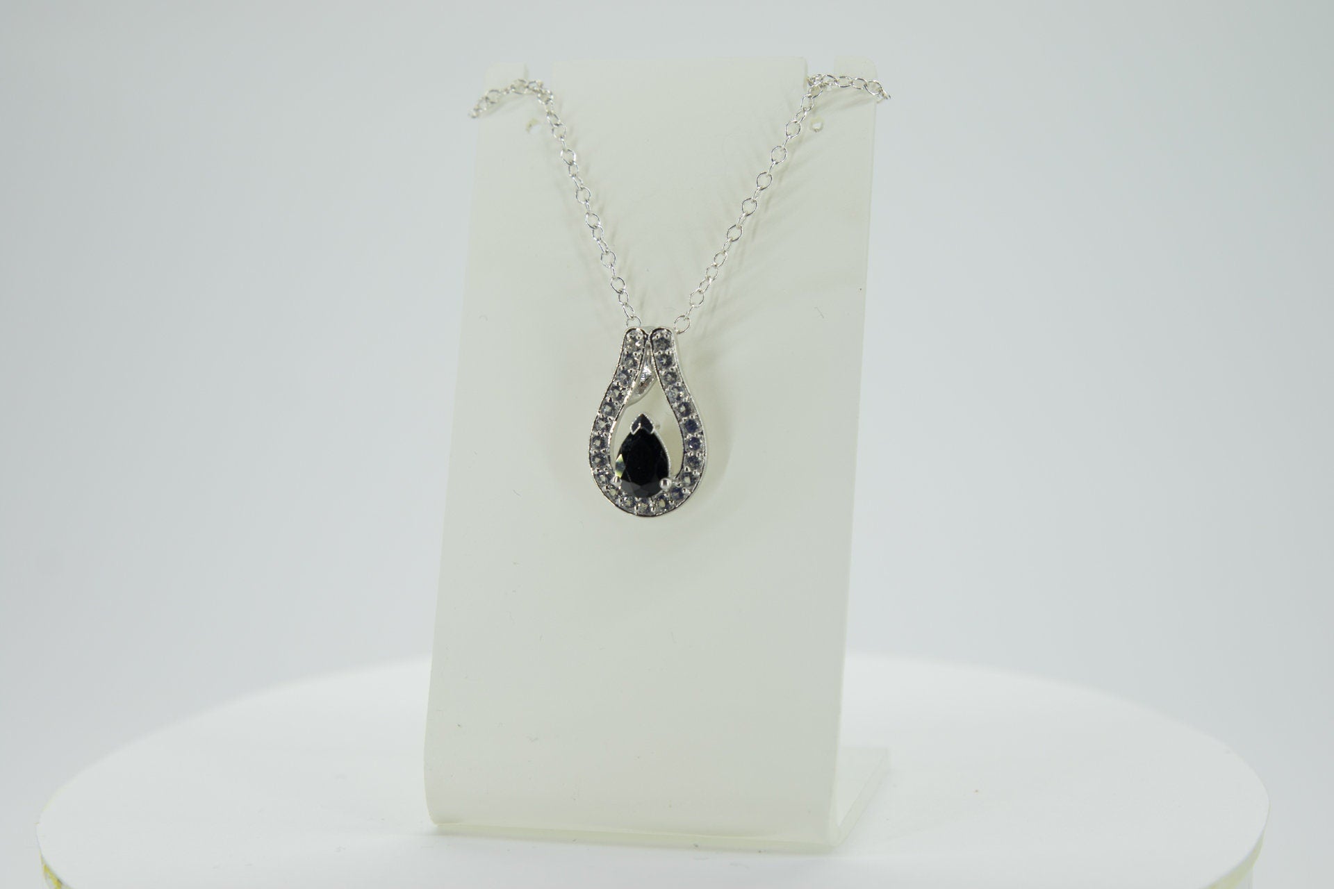 0,65 Carat schwarzer Spinell Anhanger 925 Silber weisstopas 925 Silber Collier