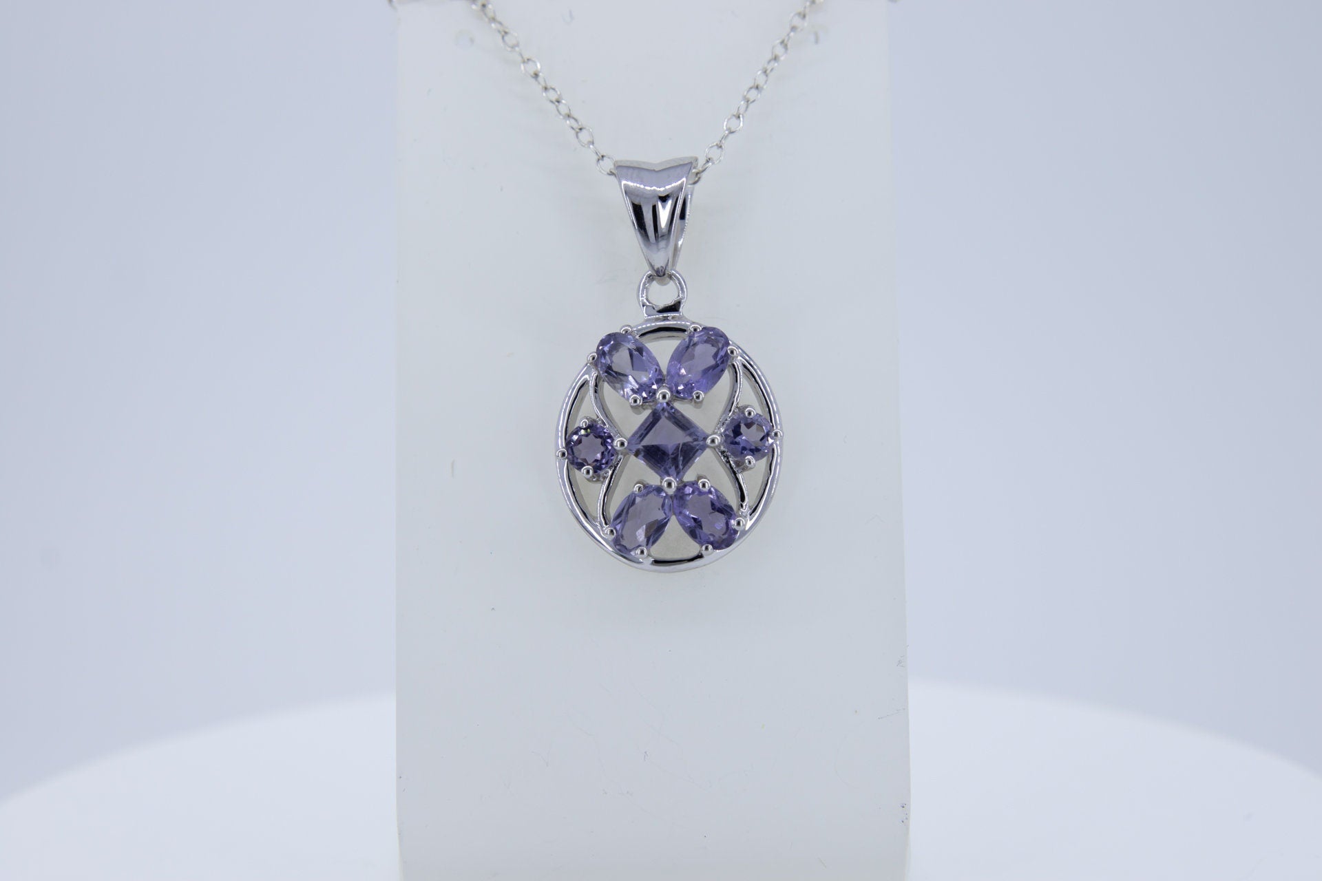Design pur 3,9 Carat Iolith Anhanger 925 Silber Collier Kette Edel Wassersaphir
