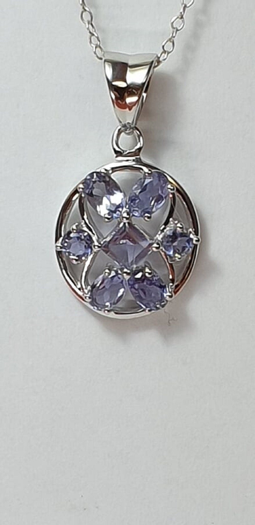 Design pur 3,9 Carat Iolith Anhanger 925 Silber Collier Kette Edel Wassersaphir
