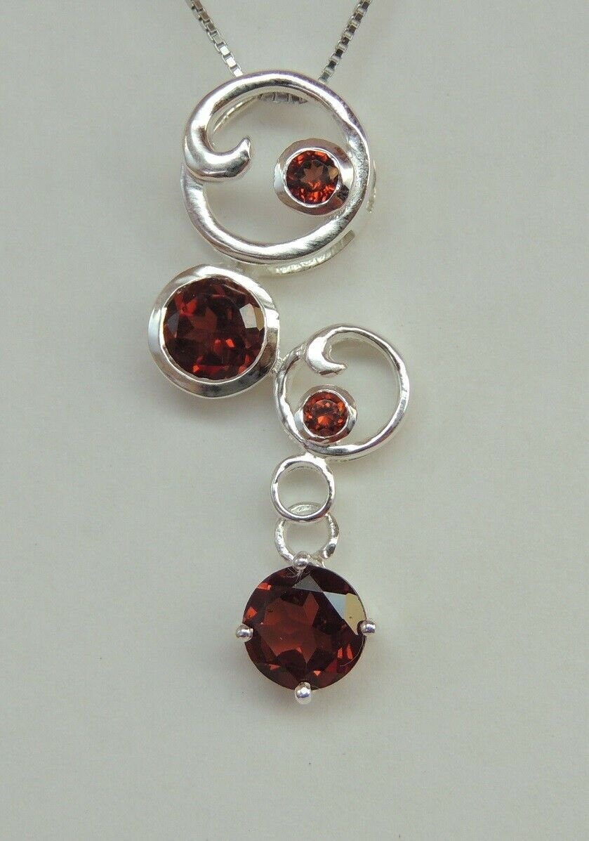 Edler 2,2 Carat Granat Anhanger 925 Silber Collier Kette blutroder Granat
