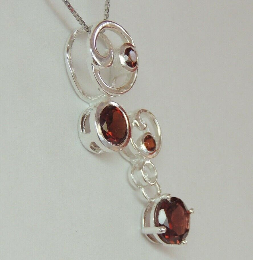 Edler 2,2 Carat Granat Anhanger 925 Silber Collier Kette blutroder Granat