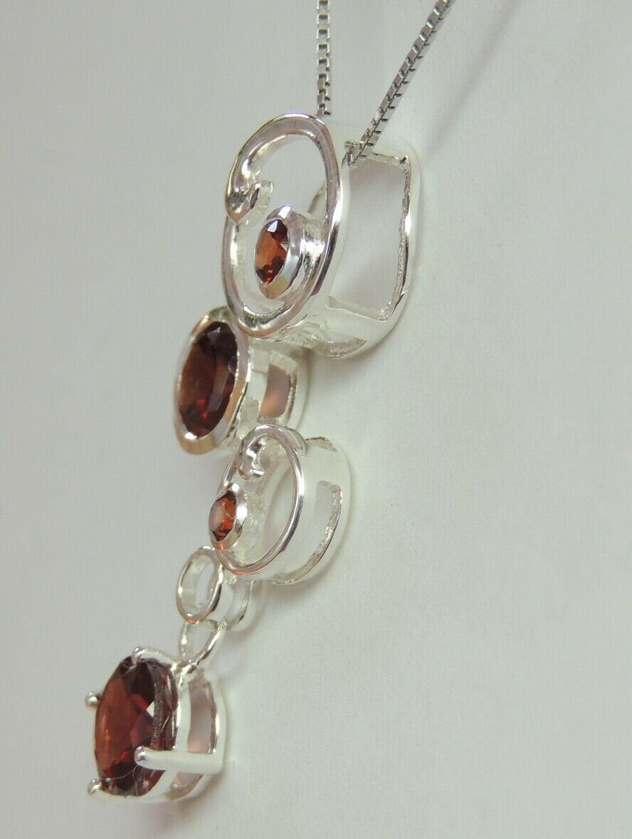 Edler 2,2 Carat Granat Anhanger 925 Silber Collier Kette blutroder Granat