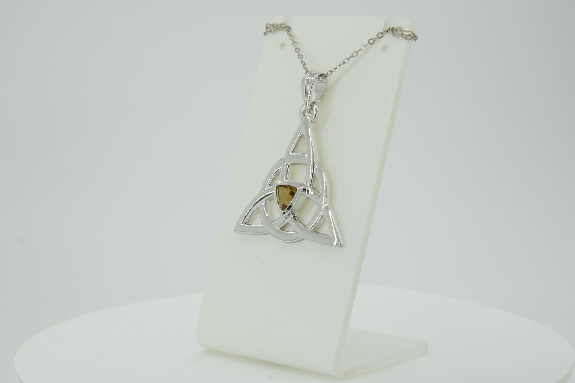 0,8 Carat Citrin Anhanger keltischen Knotenmuster 925 Silber Unendlichkeit Top
