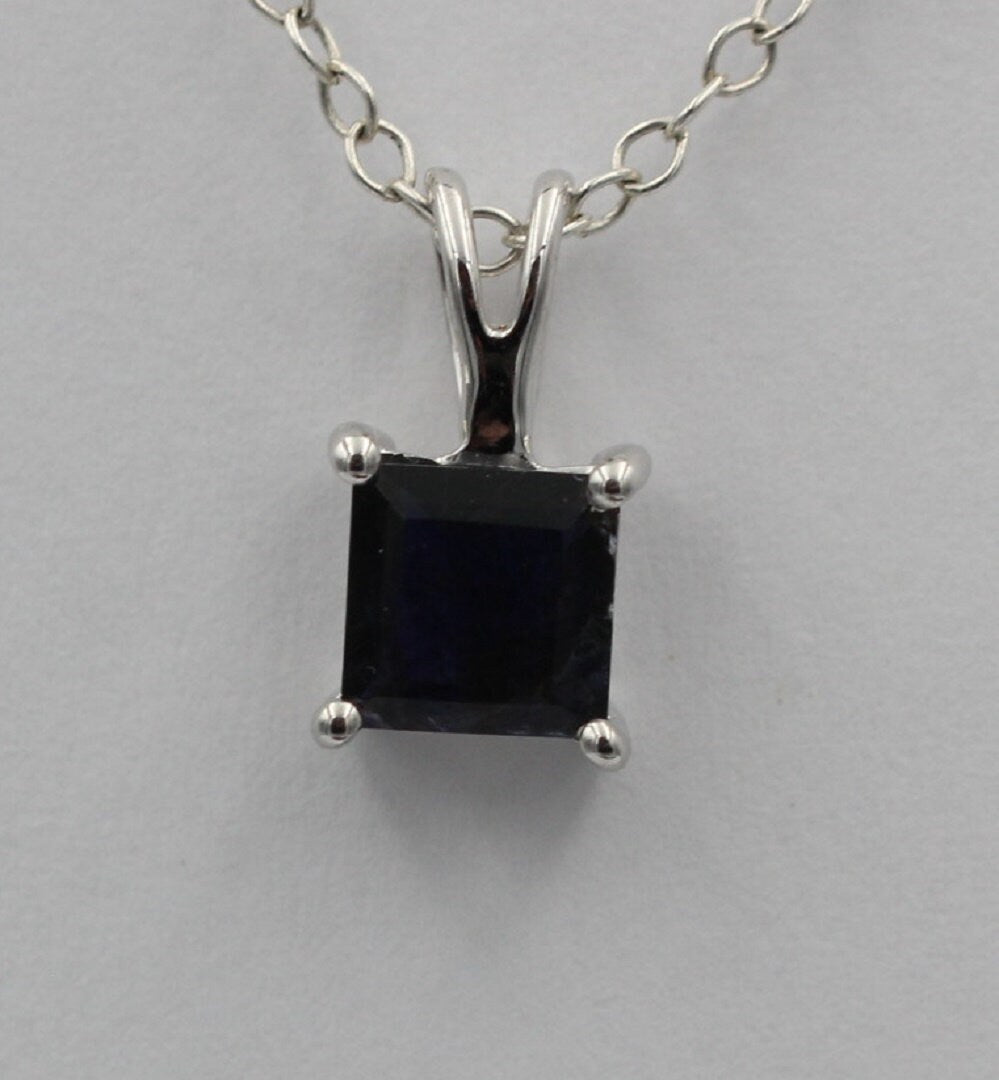 1;0 Carat Iolith Anhänger 925 Silber Collier Kette Wassersaphir Luchssaphir
