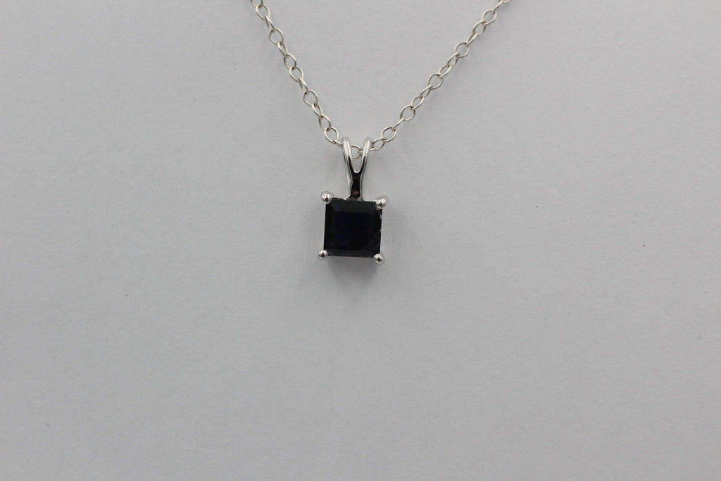 1;0 Carat Iolith Anhänger 925 Silber Collier Kette Wassersaphir Luchssaphir