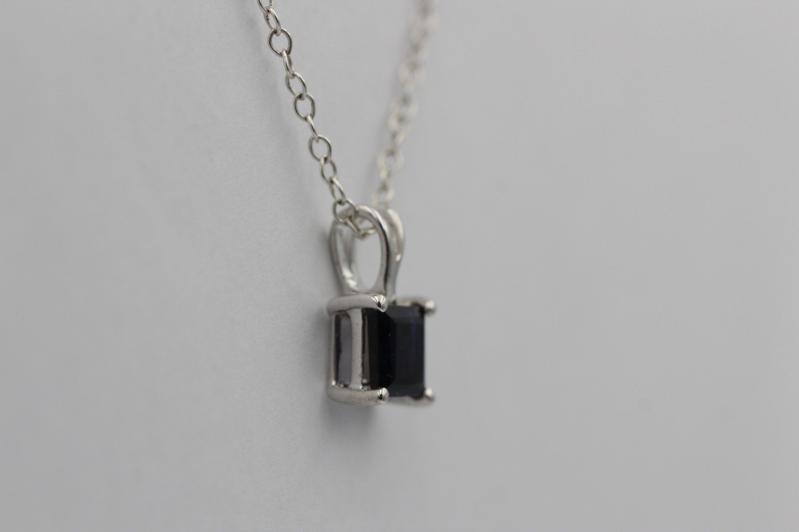 1;0 Carat Iolith Anhänger 925 Silber Collier Kette Wassersaphir Luchssaphir