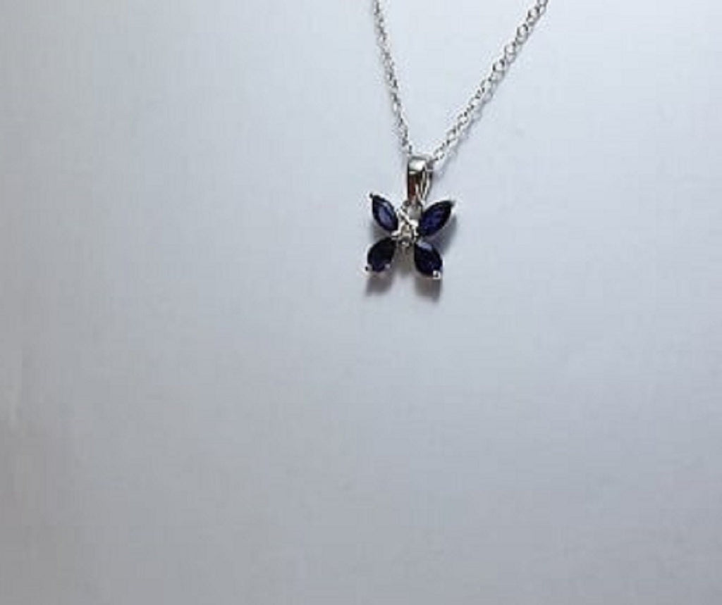 1,42 Carat Iolith Schmetterlings Anhanger 925 Silber Collier Kette weisstopas