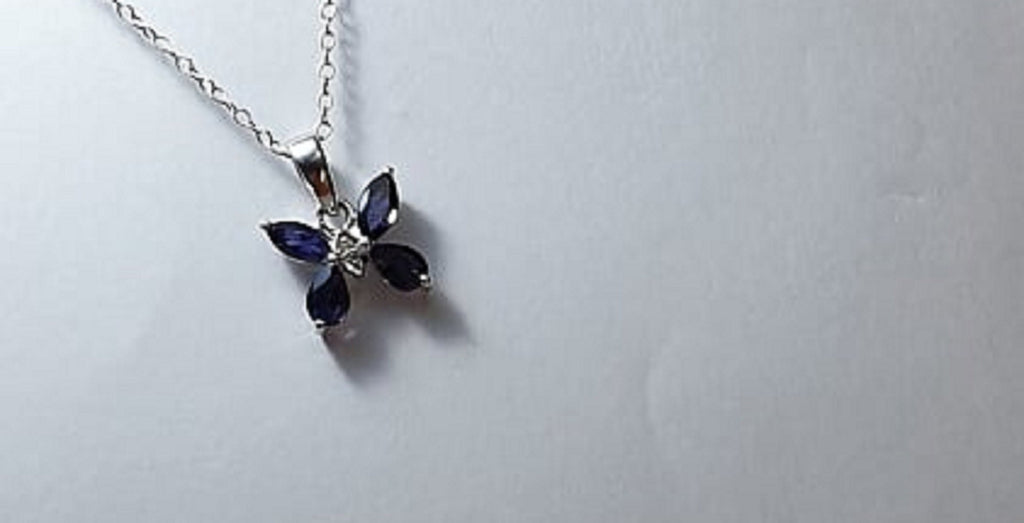 1,42 Carat Iolith Schmetterlings Anhanger 925 Silber Collier Kette weisstopas