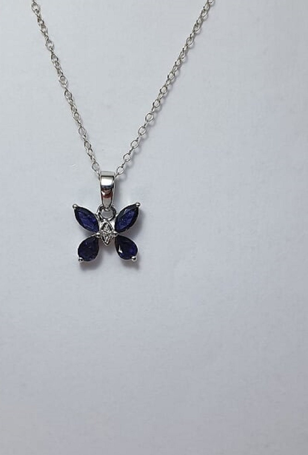 1,42 Carat Iolith Schmetterlings Anhanger 925 Silber Collier Kette weisstopas