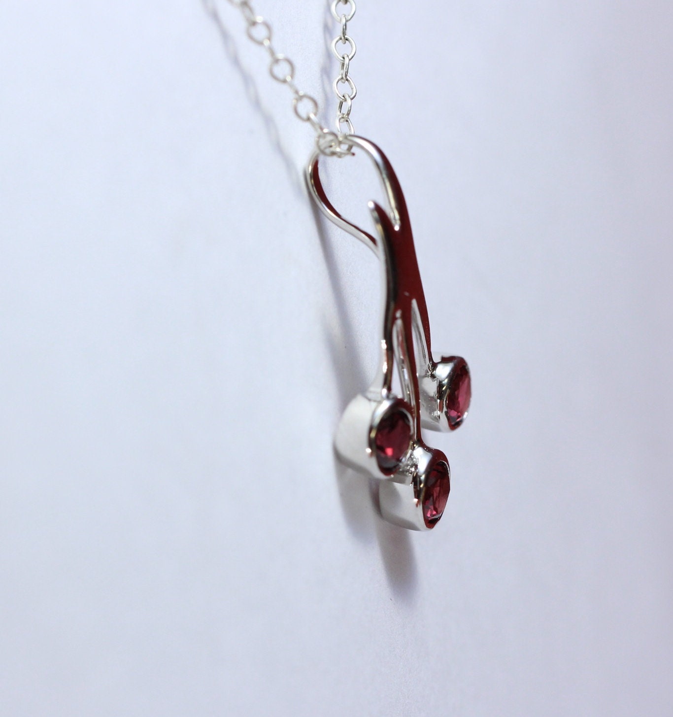 0,9 Carrat Granat Design Anhanger 925 Silber Collier Kette blutroter Edelstein