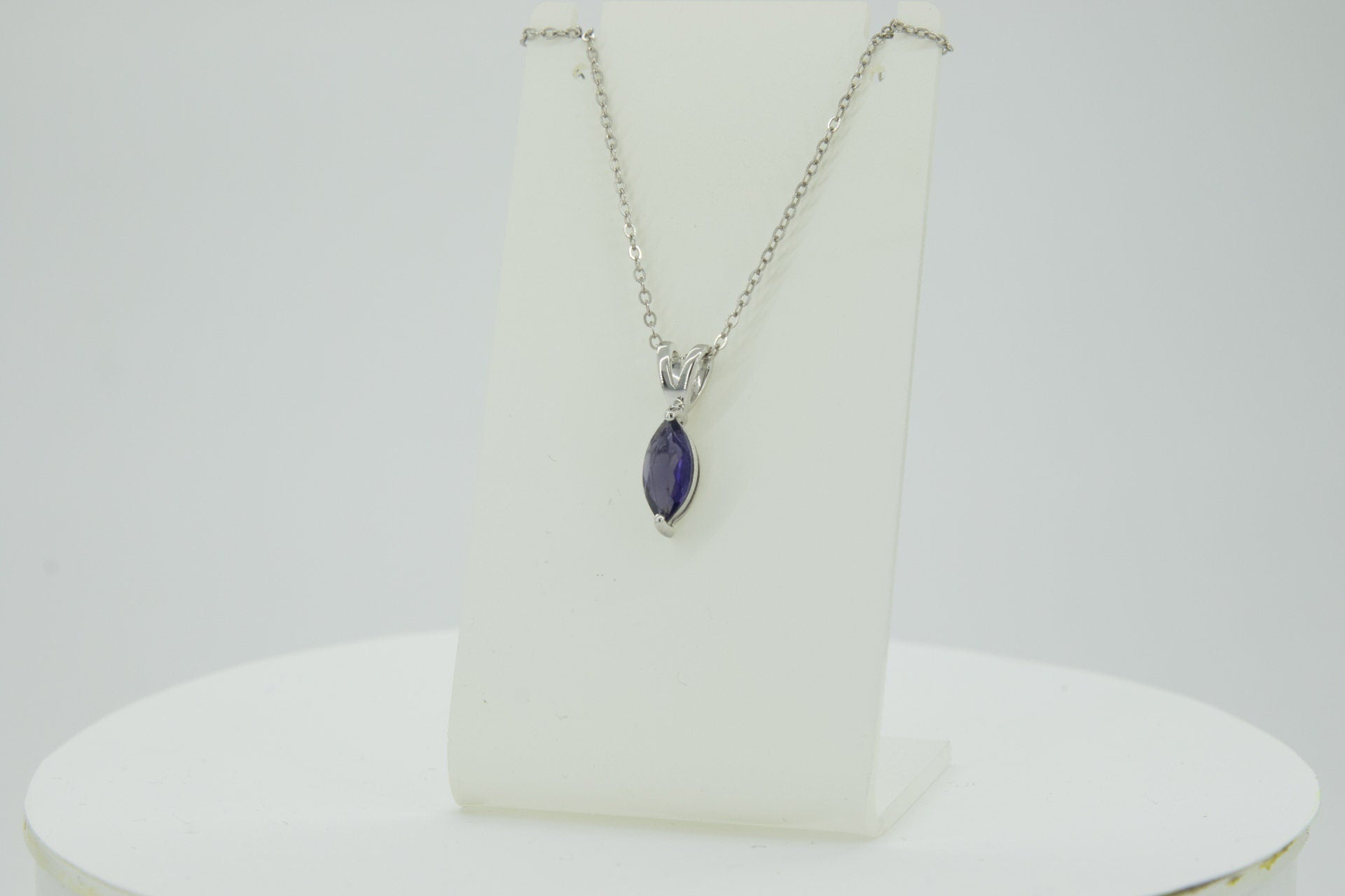 0,83 Carat Iolith Anhanger 925 Silber CollierKette Wassersaphir Luchssaphir