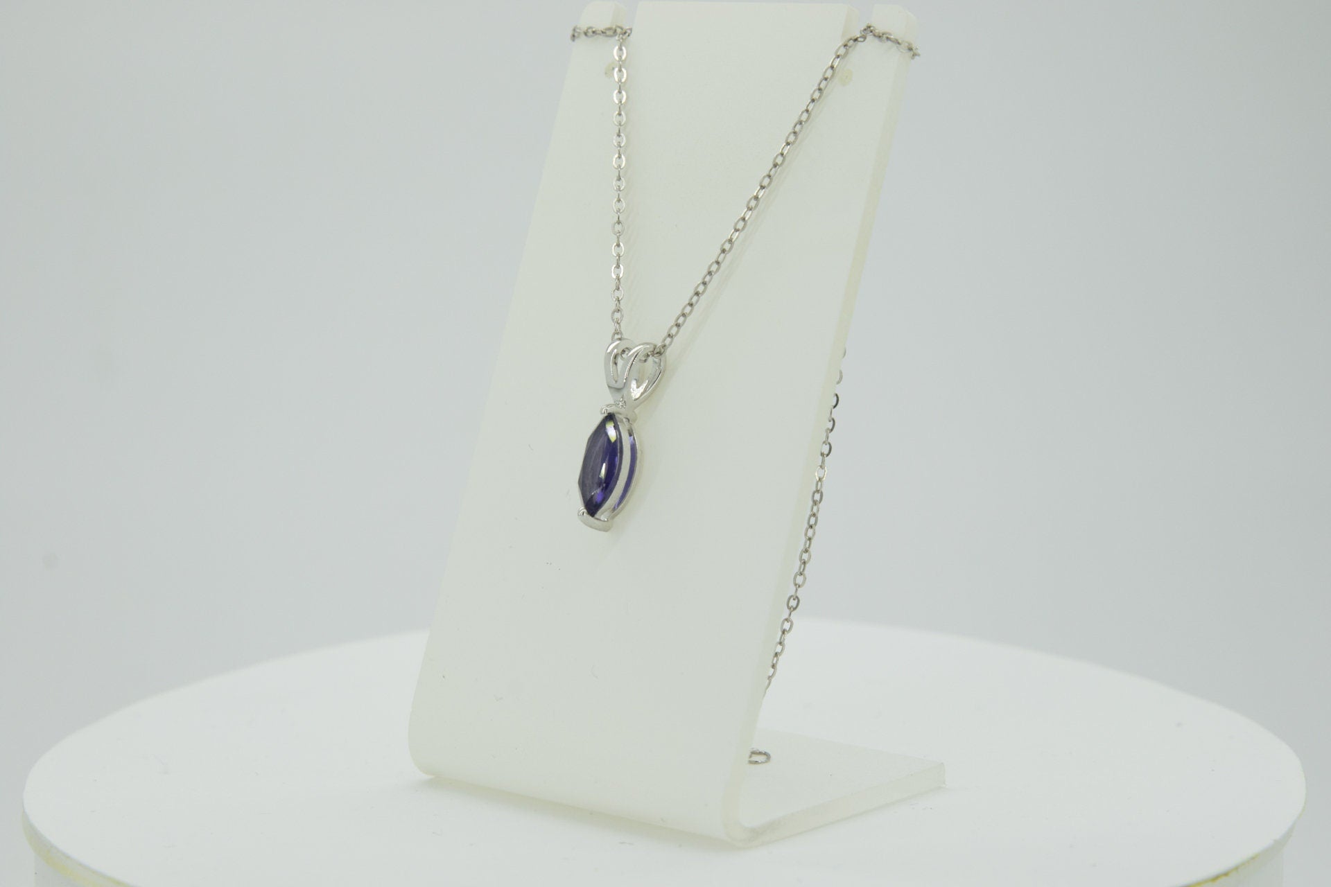 0,83 Carat Iolith Anhanger 925 Silber CollierKette Wassersaphir Luchssaphir