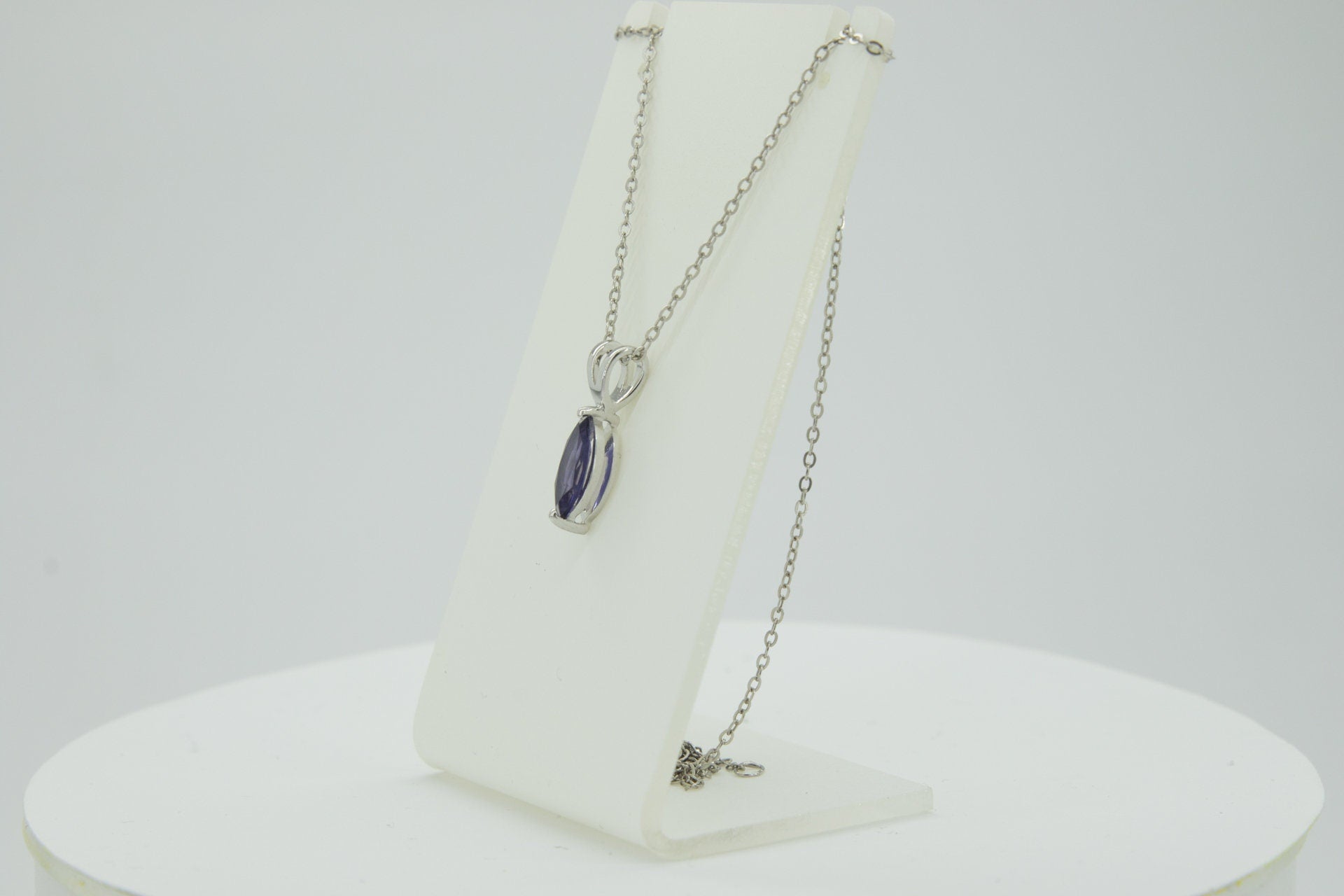 0,83 Carat Iolith Anhanger 925 Silber CollierKette Wassersaphir Luchssaphir