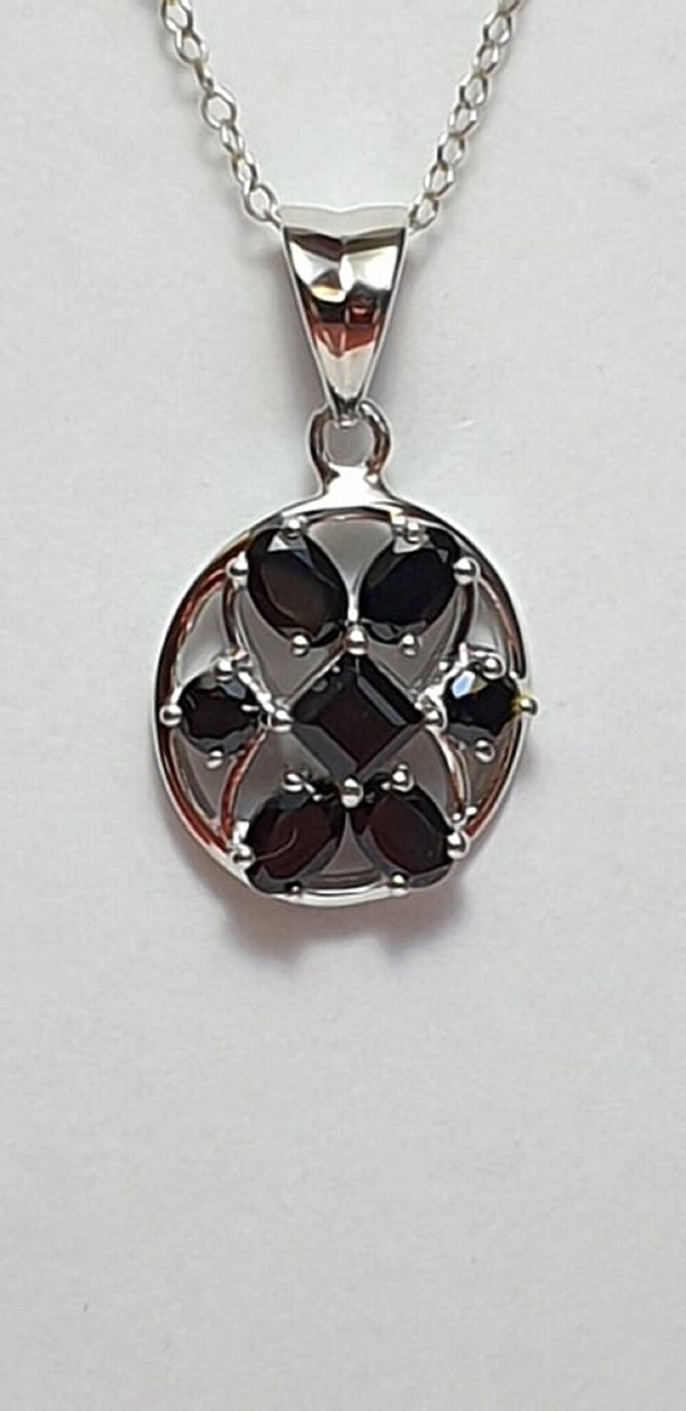 Design pur 3,9 Carat schwarzer Spinell Anhanger 925 Silber Collier  Kette Edel
