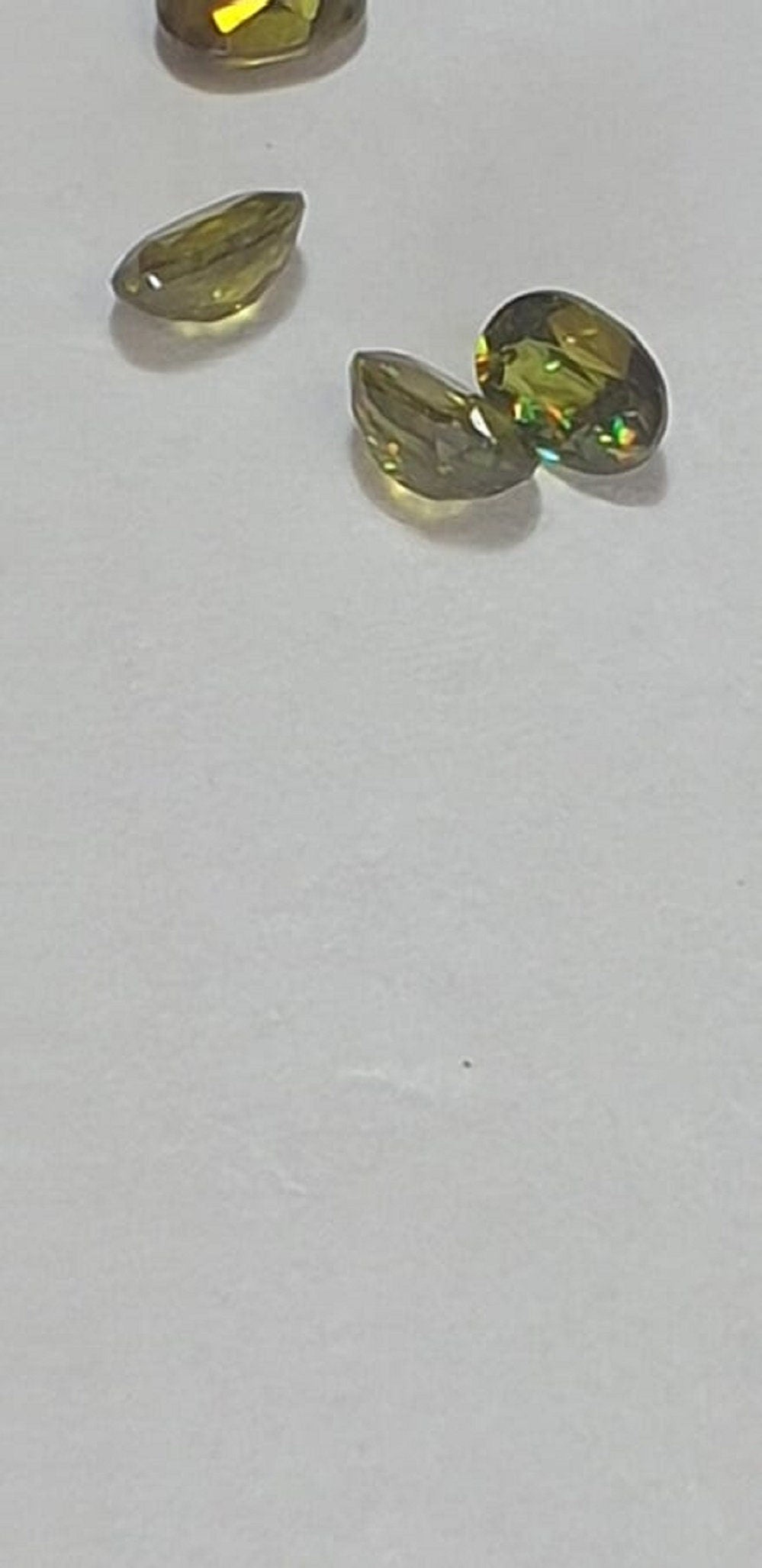 0,42 Carat sehr seltener grüner Sphen VS - SI Qualitat aus Sri Lanka Ovalschliff