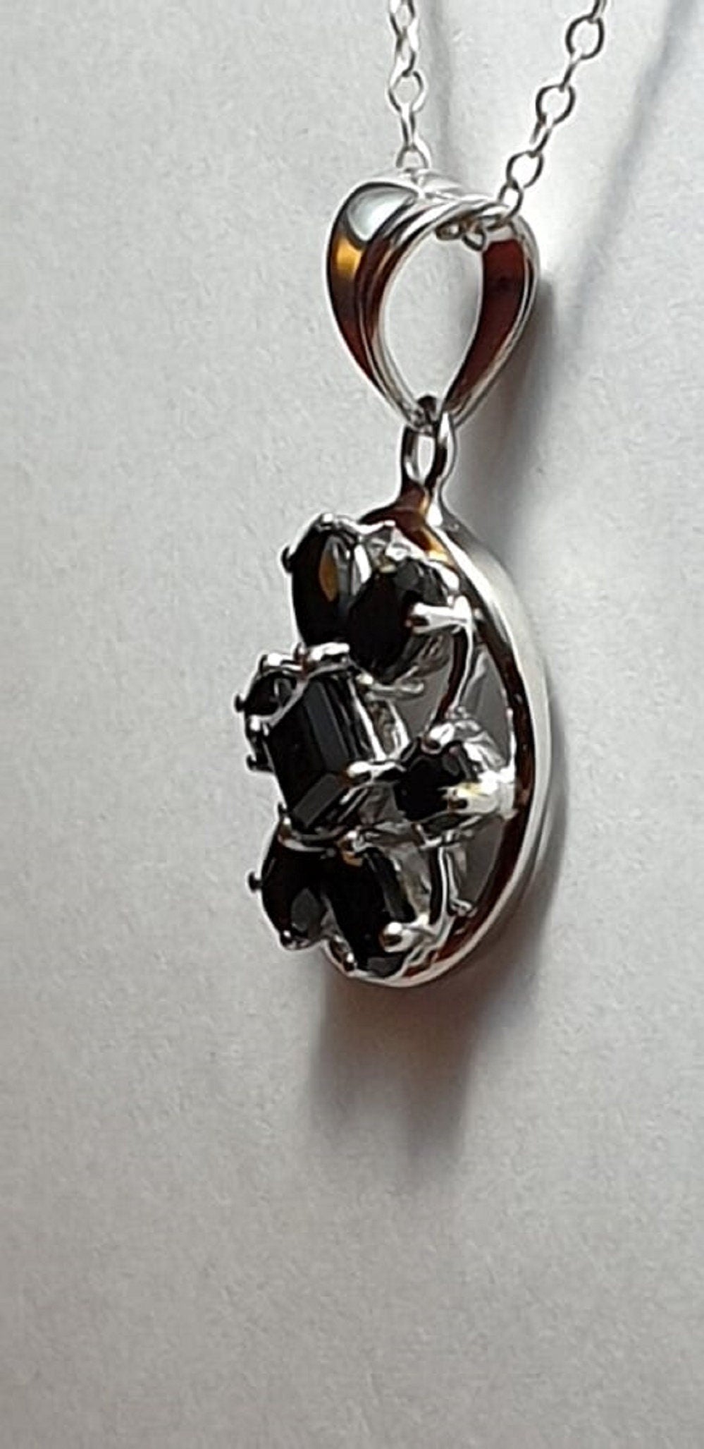 Design pur 3,9 Carat schwarzer Spinell Anhanger 925 Silber Collier  Kette Edel