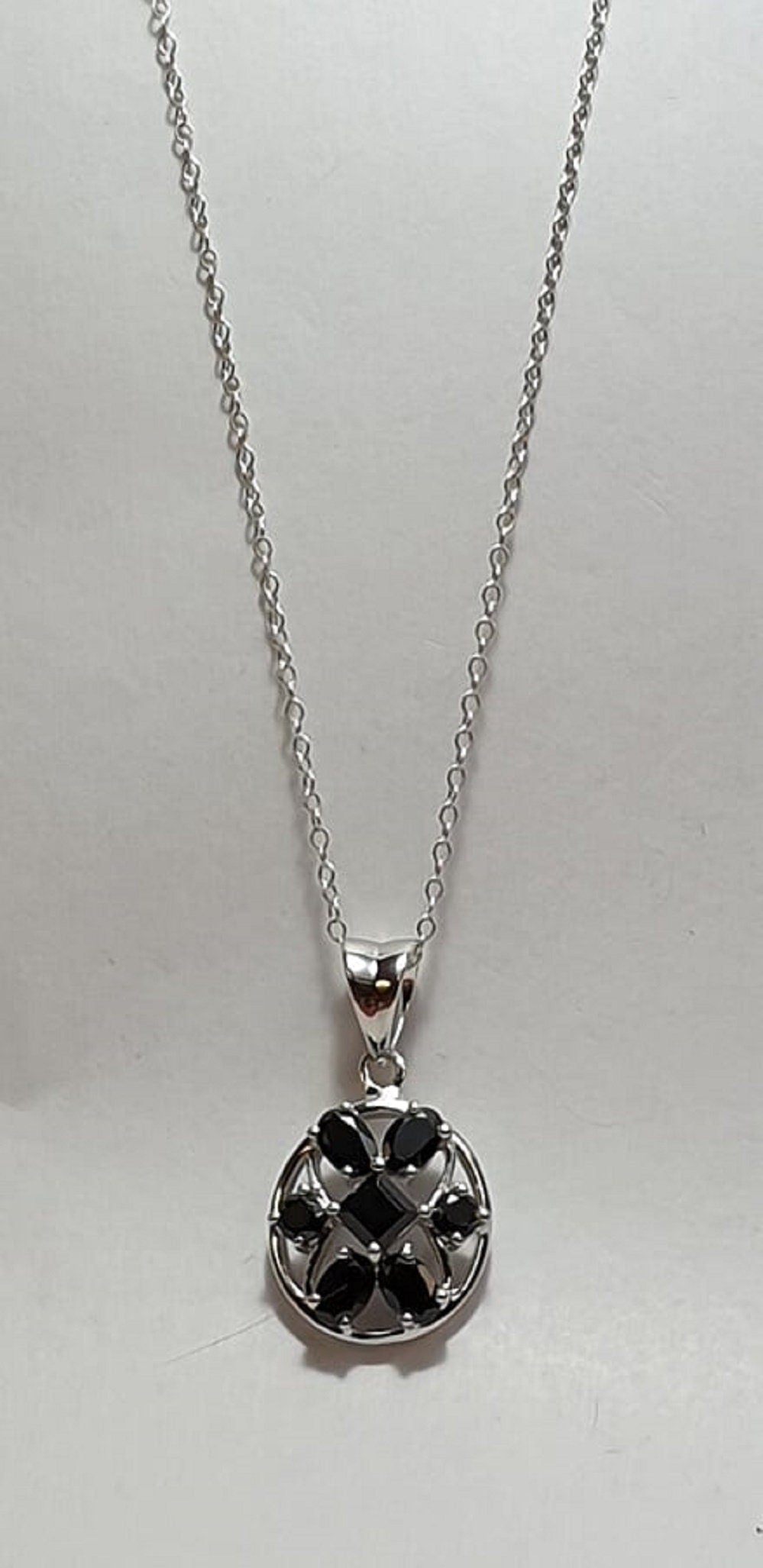 Design pur 3,9 Carat schwarzer Spinell Anhanger 925 Silber Collier  Kette Edel